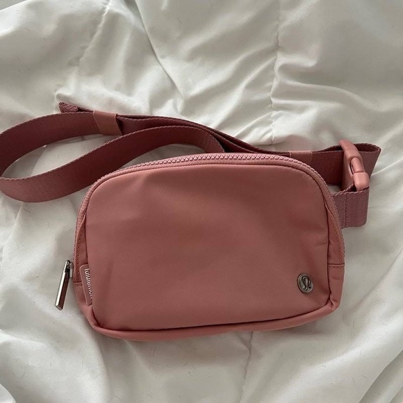 🍋Lululemon Everywhere Belt Bag BRRO Brier Rose NWT - Picture 5 of 6